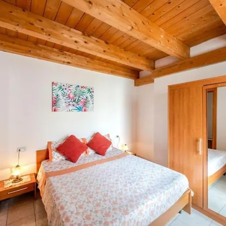 Sottotorre Home: 8 Min Walk To The Διαμέρισμα